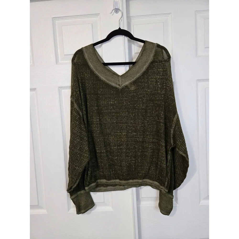 We the Free People M Olive Green V-Neck Oversized Waffle Knit Pullover Top